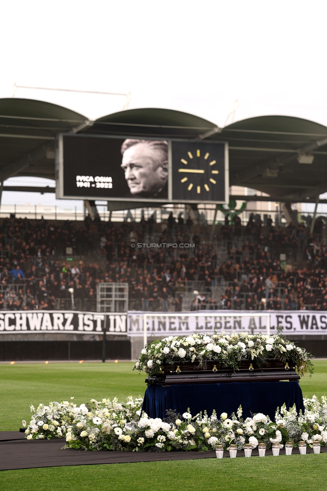 Gedenkfeier Ivica Osim
SK Sturm Graz Gedenkfeier Ivica Osim, Stadion Liebenau Graz, 04.05.2022.

Foto zeigt den Sarg von Ivica Osim (ehem. Trainer Sturm)
