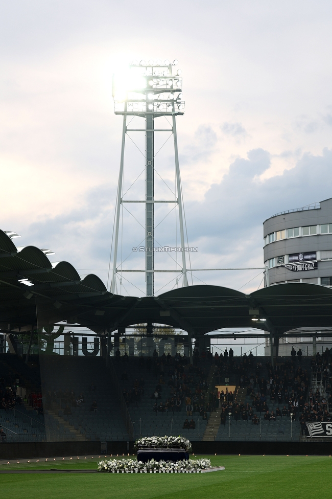 Gedenkfeier Ivica Osim
SK Sturm Graz Gedenkfeier Ivica Osim, Stadion Liebenau Graz, 04.05.2022.

Foto zeigt den Sarg von Ivica Osim (ehem. Trainer Sturm)
