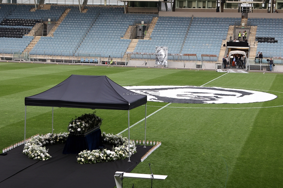 Gedenkfeier Ivica Osim
SK Sturm Graz Gedenkfeier Ivica Osim, Stadion Liebenau Graz, 04.05.2022.

Foto zeigt den Sarg von Ivica Osim (ehem. Trainer Sturm)
