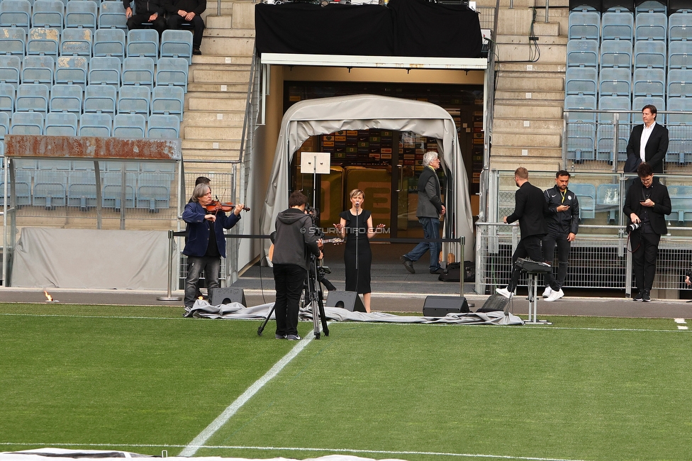 Gedenkfeier Ivica Osim
SK Sturm Graz Gedenkfeier Ivica Osim, Stadion Liebenau Graz, 04.05.2022.

Foto zeigt Selma Ertl und Band
