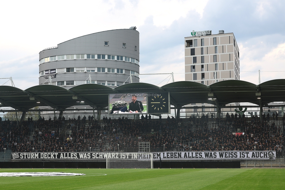 Gedenkfeier Ivica Osim
SK Sturm Graz Gedenkfeier Ivica Osim, Stadion Liebenau Graz, 04.05.2022.

Foto zeigt Fans von Sturm mit einem Spruchband fuer Ivica Osim (ehem. Trainer Sturm)
