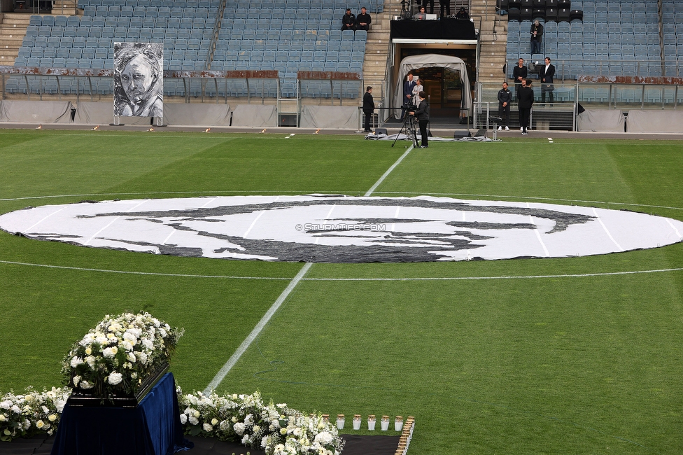 Gedenkfeier Ivica Osim
SK Sturm Graz Gedenkfeier Ivica Osim, Stadion Liebenau Graz, 04.05.2022.

Foto zeigt den Sarg von Ivica Osim (ehem. Trainer Sturm)
