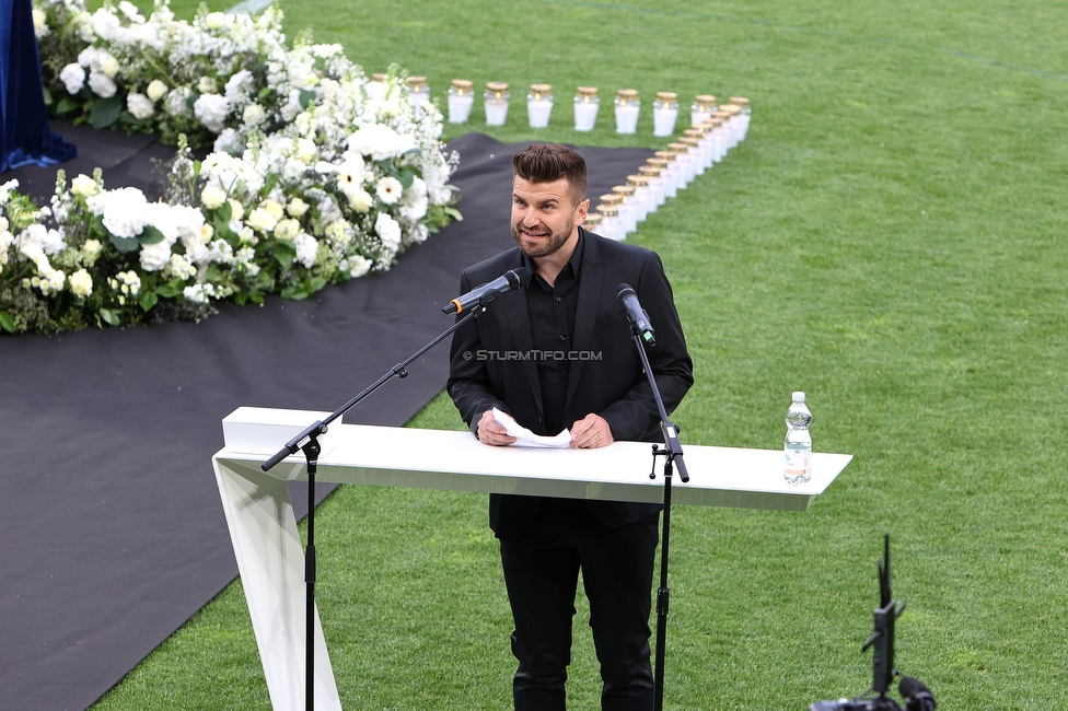 Gedenkfeier Ivica Osim
SK Sturm Graz Gedenkfeier Ivica Osim, Stadion Liebenau Graz, 04.05.2022.

Foto zeigt Thomas Seidl (Stadionsprecher Sturm)
