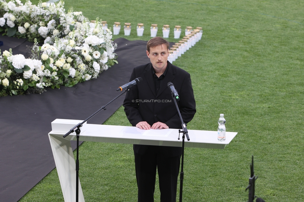 Gedenkfeier Ivica Osim
SK Sturm Graz Gedenkfeier Ivica Osim, Stadion Liebenau Graz, 04.05.2022.

Foto zeigt Benjamin Sikora (Historikerbeirat Sturm)
