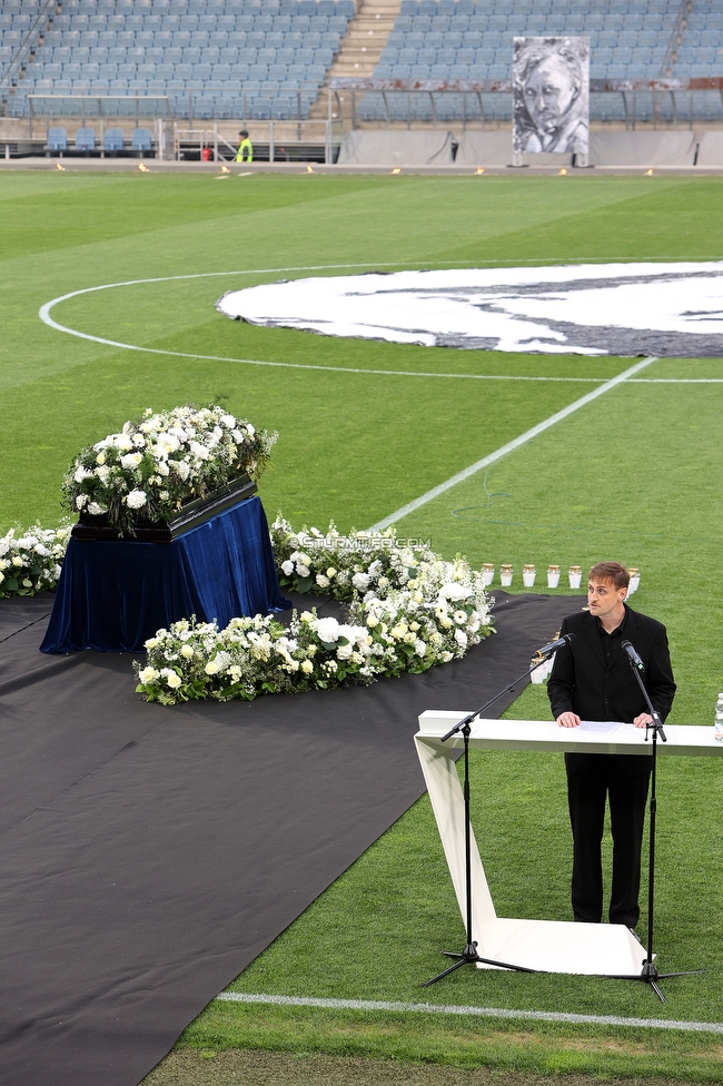 Gedenkfeier Ivica Osim
SK Sturm Graz Gedenkfeier Ivica Osim, Stadion Liebenau Graz, 04.05.2022.

Foto zeigt Benjamin Sikora (Historikerbeirat Sturm)
