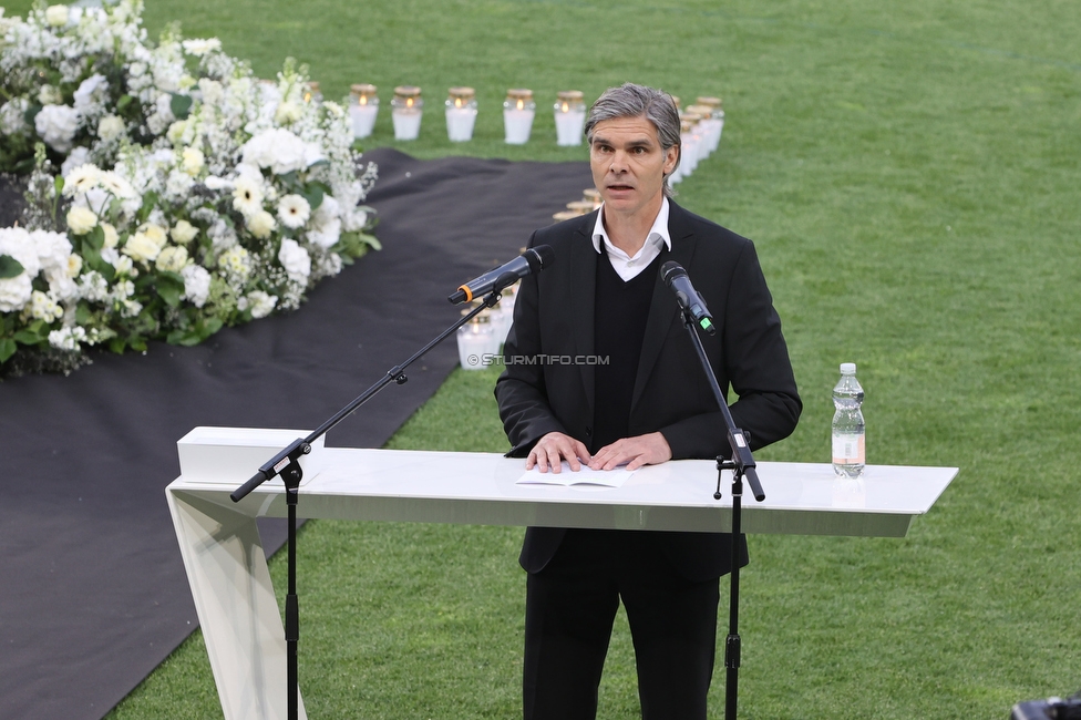 Gedenkfeier Ivica Osim
SK Sturm Graz Gedenkfeier Ivica Osim, Stadion Liebenau Graz, 04.05.2022.

Foto zeigt Gilbert Prilasnig
