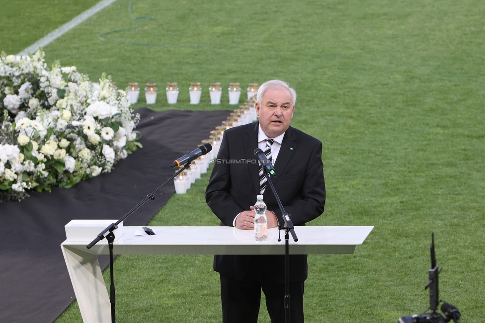 Gedenkfeier Ivica Osim
SK Sturm Graz Gedenkfeier Ivica Osim, Stadion Liebenau Graz, 04.05.2022.

Foto zeigt Hermann Schuetzenhoefer (Landeshauptmann)
