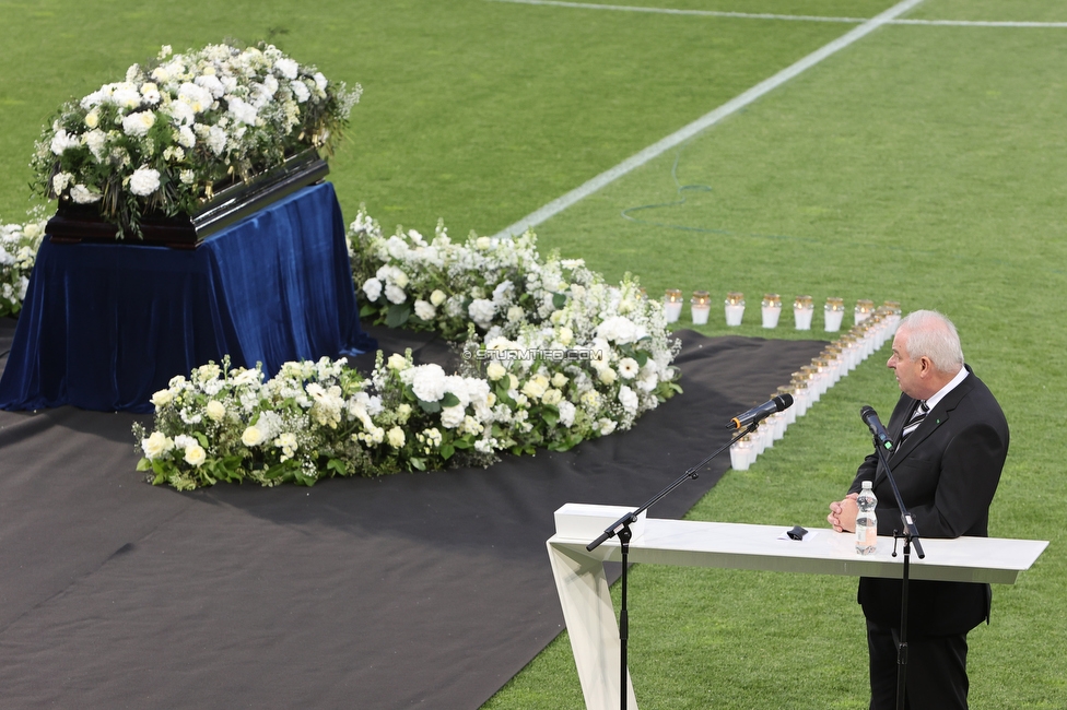 Gedenkfeier Ivica Osim
SK Sturm Graz Gedenkfeier Ivica Osim, Stadion Liebenau Graz, 04.05.2022.

Foto zeigt Hermann Schuetzenhoefer (Landeshauptmann)
