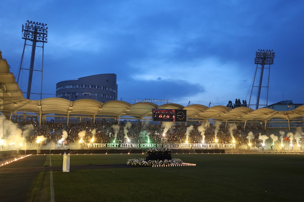 Gedenkfeier Ivica Osim
SK Sturm Graz Gedenkfeier Ivica Osim, Stadion Liebenau Graz, 04.05.2022.

Foto zeigt Fans von Sturm
Schlüsselwörter: pyrotechnik