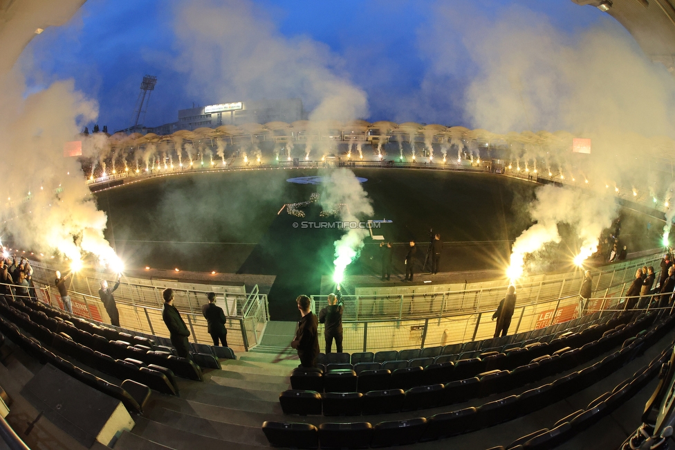 Gedenkfeier Ivica Osim
SK Sturm Graz Gedenkfeier Ivica Osim, Stadion Liebenau Graz, 04.05.2022.

Foto zeigt Fans von Sturm
Schlüsselwörter: pyrotechnik