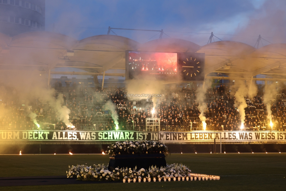 Gedenkfeier Ivica Osim
SK Sturm Graz Gedenkfeier Ivica Osim, Stadion Liebenau Graz, 04.05.2022.

Foto zeigt Fans von Sturm
Schlüsselwörter: pyrotechnik