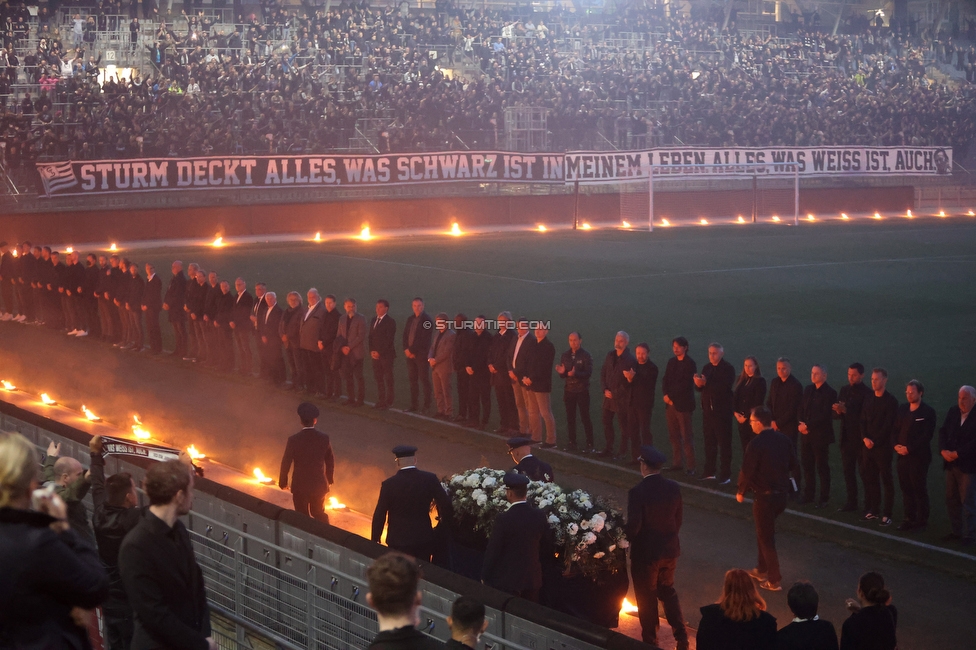 Gedenkfeier Ivica Osim
SK Sturm Graz Gedenkfeier Ivica Osim, Stadion Liebenau Graz, 04.05.2022.

Foto zeigt den Trauerzug
