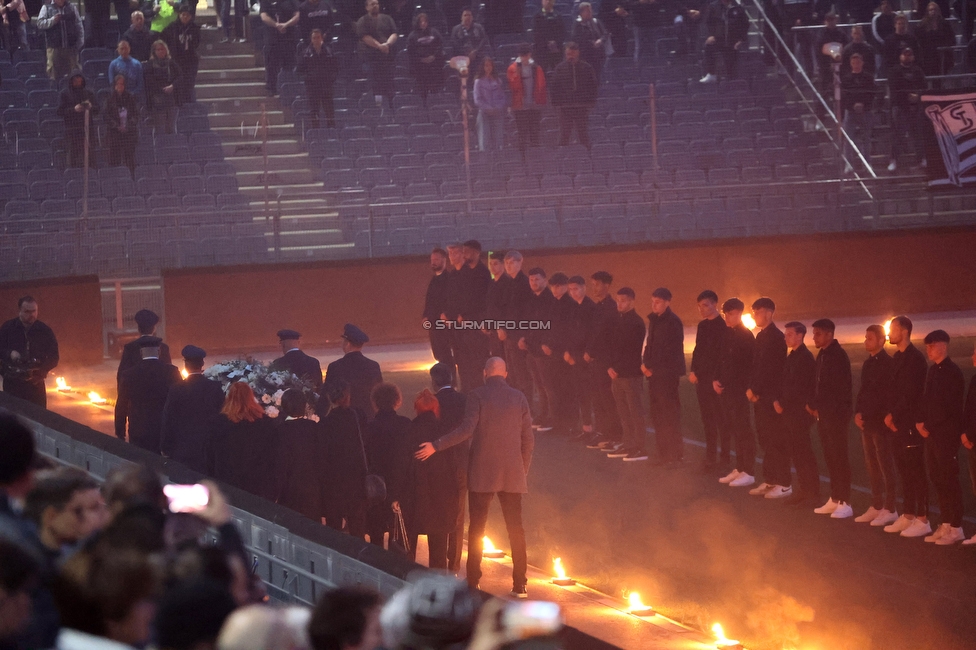 Gedenkfeier Ivica Osim
SK Sturm Graz Gedenkfeier Ivica Osim, Stadion Liebenau Graz, 04.05.2022.

Foto zeigt den Trauerzug
