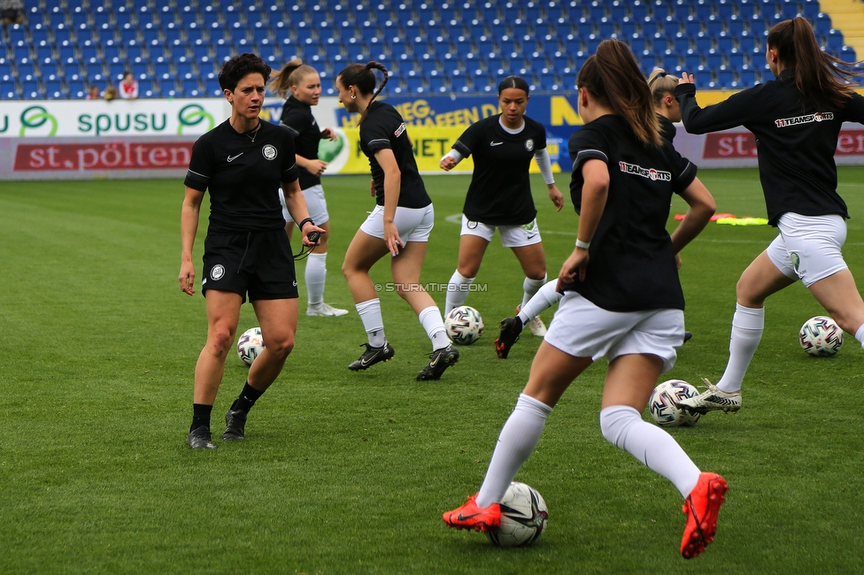 St. Poelten - Sturm Damen
OEFB Frauen Bundesliga, 16. Runde, SKN St. Poelten Frauen - SK Sturm Graz Damen, Arena St. Poelten, 07.05.2022. 

Foto zeigt Emily Cancienne (Assistenz Trainer Sturm Damen)
