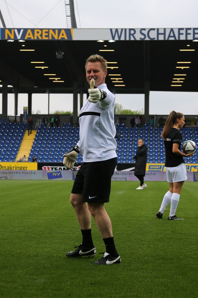 St. Poelten - Sturm Damen
OEFB Frauen Bundesliga, 16. Runde, SKN St. Poelten Frauen - SK Sturm Graz Damen, Arena St. Poelten, 07.05.2022. 

Foto zeigt Daniel Gutschi (Torwart Trainer Sturm Damen)
