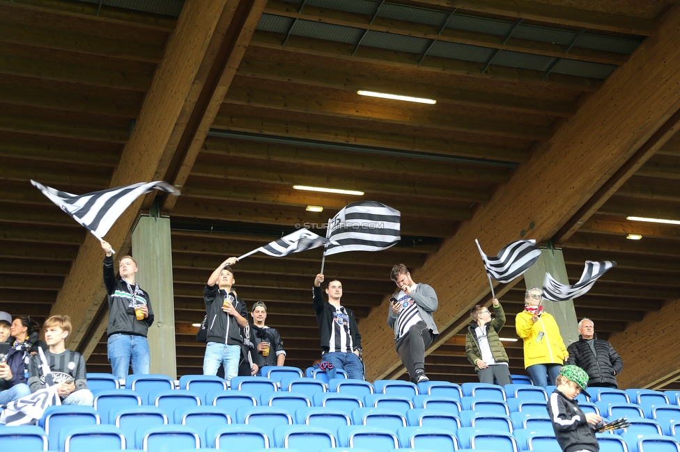 St. Poelten - Sturm Damen
OEFB Frauen Bundesliga, 16. Runde, SKN St. Poelten Frauen - SK Sturm Graz Damen, Arena St. Poelten, 07.05.2022. 

Foto zeigt Fans von Sturm
