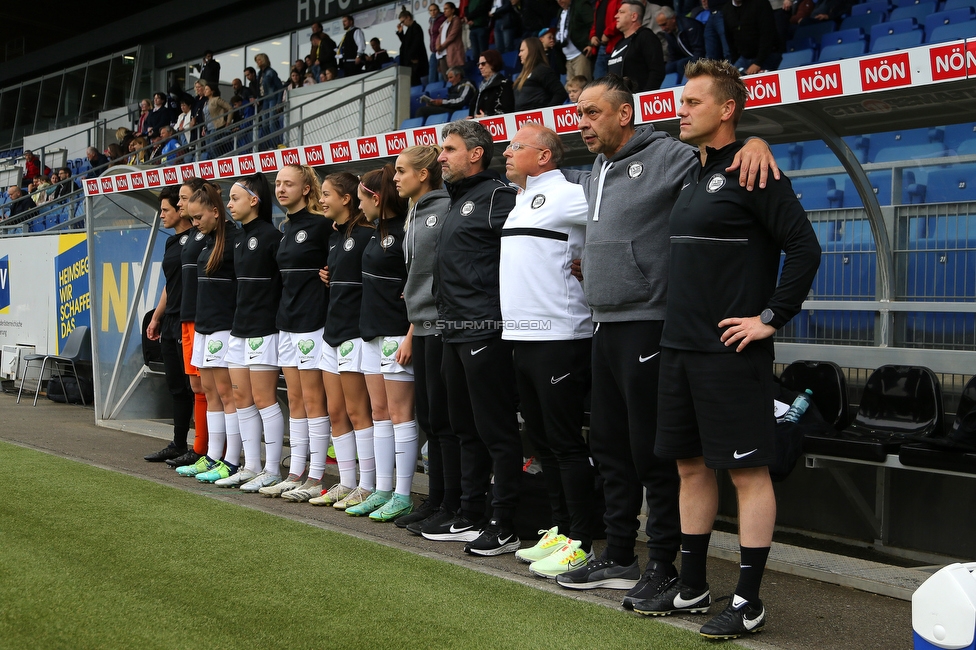 St. Poelten - Sturm Damen
OEFB Frauen Bundesliga, 16. Runde, SKN St. Poelten Frauen - SK Sturm Graz Damen, Arena St. Poelten, 07.05.2022. 

Foto zeigt Christian Lang (Cheftrainer Sturm Damen) und Betreuer der Sturm Damen
