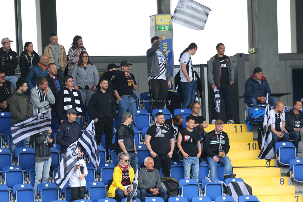 St. Poelten - Sturm Damen
OEFB Frauen Bundesliga, 16. Runde, SKN St. Poelten Frauen - SK Sturm Graz Damen, Arena St. Poelten, 07.05.2022. 

Foto zeigt Fans von Sturm
