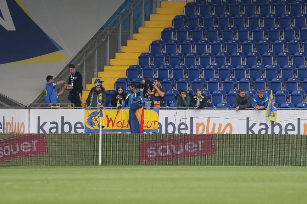 St. Poelten - Sturm Damen
OEFB Frauen Bundesliga, 16. Runde, SKN St. Poelten Frauen - SK Sturm Graz Damen, Arena St. Poelten, 07.05.2022. 

Foto zeigt Fans von St. Poelten
