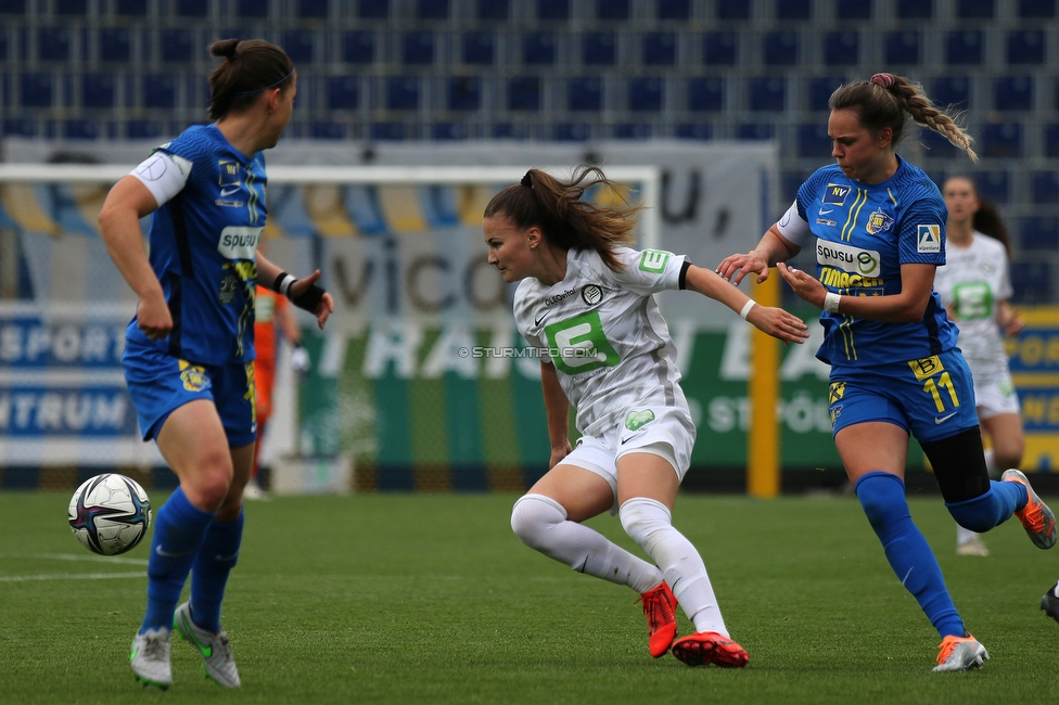 St. Poelten - Sturm Damen
OEFB Frauen Bundesliga, 16. Runde, SKN St. Poelten Frauen - SK Sturm Graz Damen, Arena St. Poelten, 07.05.2022. 

Foto zeigt Annabel Schasching (Sturm Damen)
