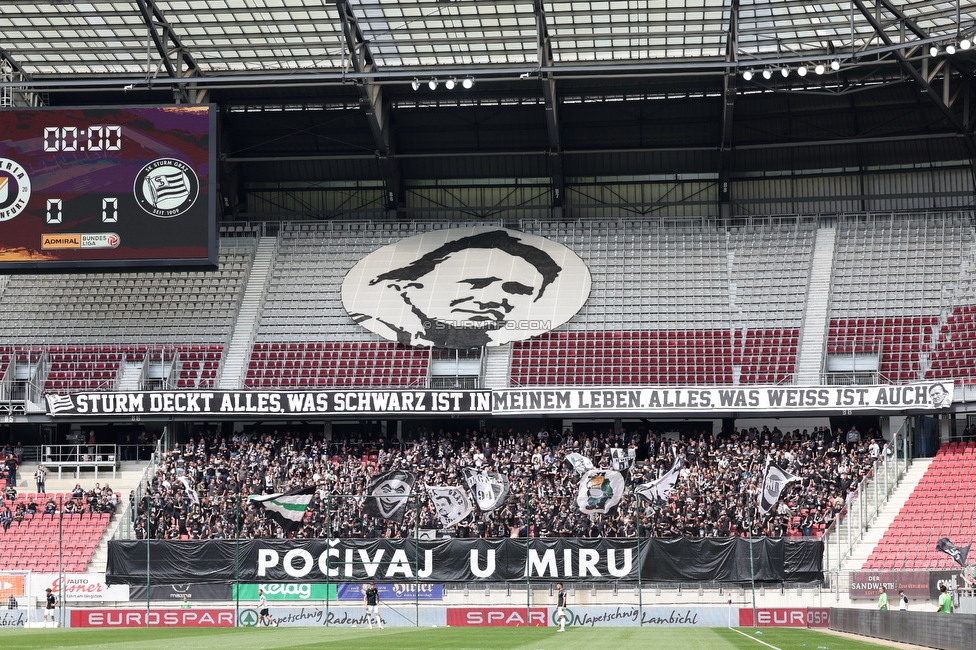 Klagenfurt - Sturm Graz
Oesterreichische Fussball Bundesliga, 30. Runde, SK Austria Klagenfurt - SK Sturm Graz, Woerthersee Stadion Klagenfurt, 08.05.2022. 

Foto zeigt Fans von Sturm mit einem Spruchband fuer Ivica Osim (ehem. Trainer Sturm)
