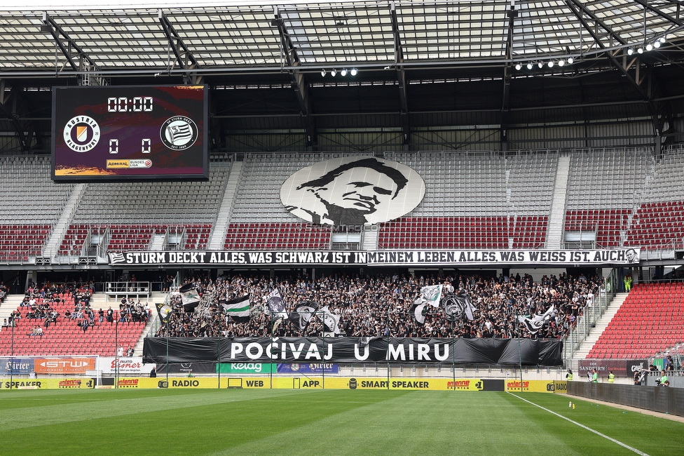 Klagenfurt - Sturm Graz
Oesterreichische Fussball Bundesliga, 30. Runde, SK Austria Klagenfurt - SK Sturm Graz, Woerthersee Stadion Klagenfurt, 08.05.2022. 

Foto zeigt Fans von Sturm mit einem Spruchband fuer Ivica Osim (ehem. Trainer Sturm)
