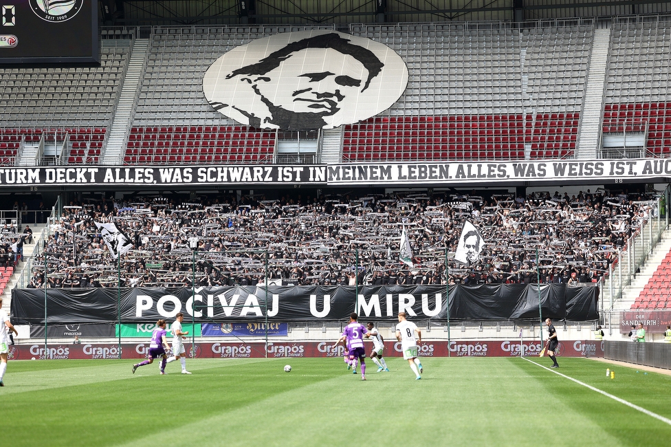 Klagenfurt - Sturm Graz
Oesterreichische Fussball Bundesliga, 30. Runde, SK Austria Klagenfurt - SK Sturm Graz, Woerthersee Stadion Klagenfurt, 08.05.2022. 

Foto zeigt Fans von Sturm mit einem Spruchband fuer Ivica Osim (ehem. Trainer Sturm)
Schlüsselwörter: schals