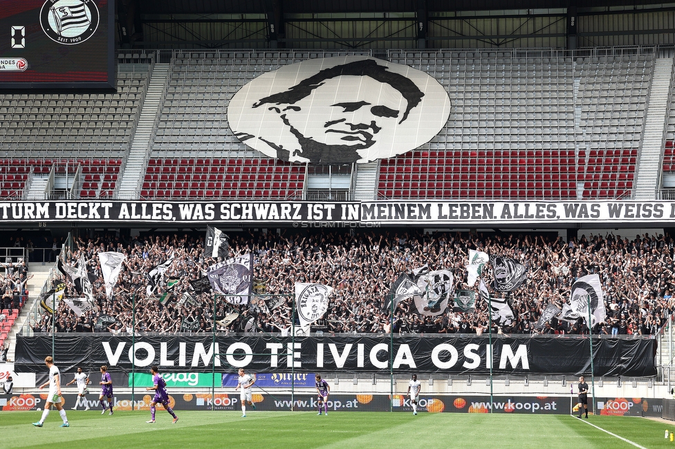 Klagenfurt - Sturm Graz
Oesterreichische Fussball Bundesliga, 30. Runde, SK Austria Klagenfurt - SK Sturm Graz, Woerthersee Stadion Klagenfurt, 08.05.2022. 

Foto zeigt Fans von Sturm mit einem Spruchband fuer Ivica Osim (ehem. Trainer Sturm)
