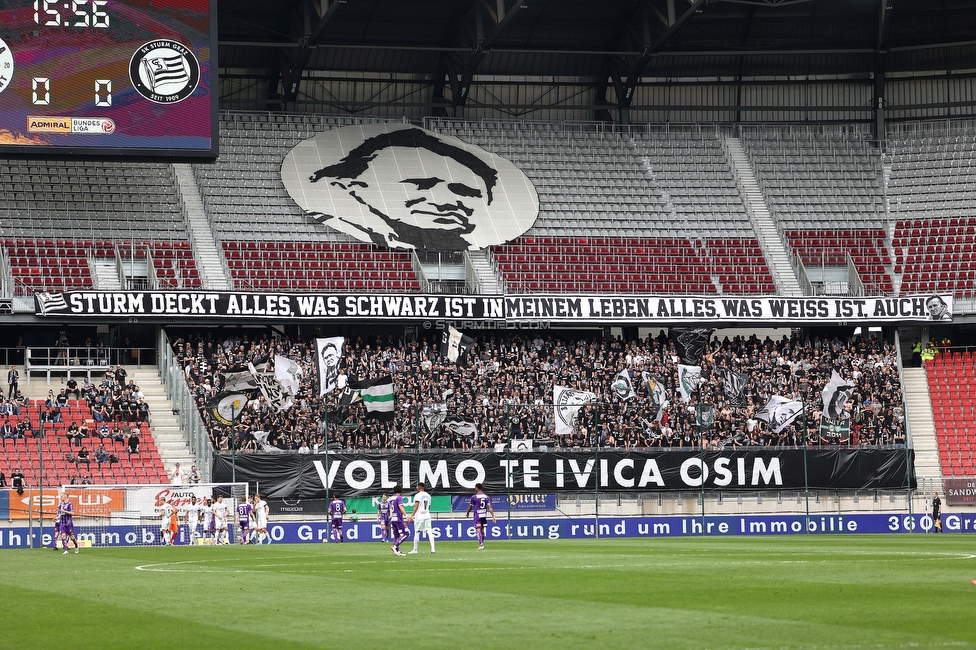 Klagenfurt - Sturm Graz
Oesterreichische Fussball Bundesliga, 30. Runde, SK Austria Klagenfurt - SK Sturm Graz, Woerthersee Stadion Klagenfurt, 08.05.2022. 

Foto zeigt Fans von Sturm mit einem Spruchband fuer Ivica Osim (ehem. Trainer Sturm)
