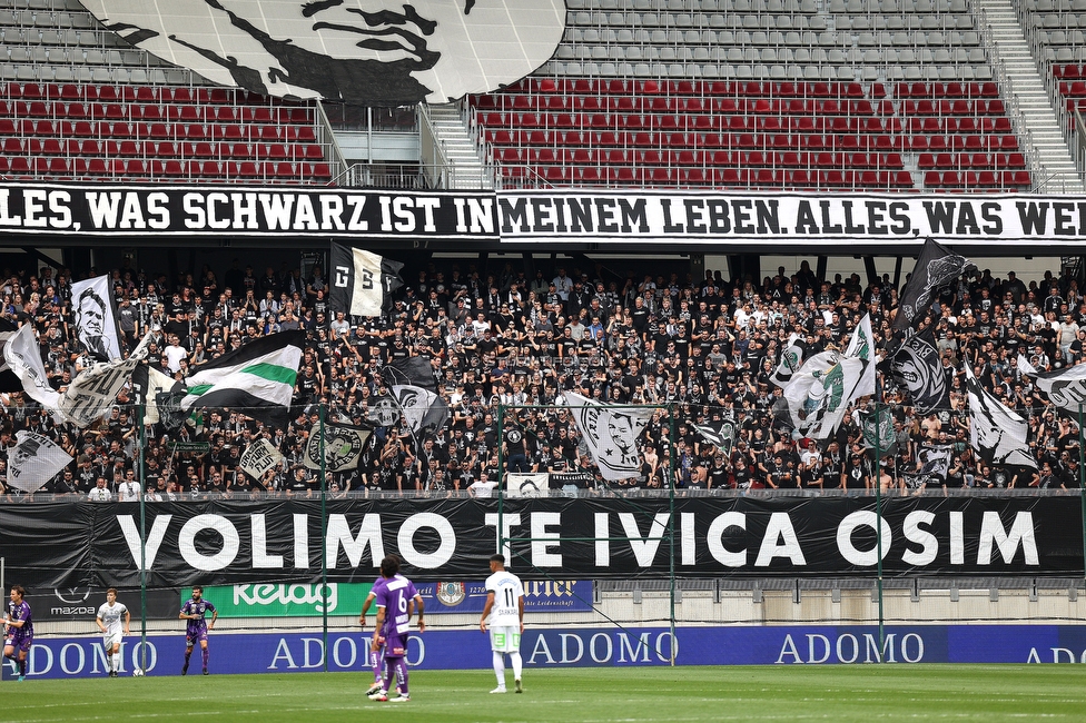 Klagenfurt - Sturm Graz
Oesterreichische Fussball Bundesliga, 30. Runde, SK Austria Klagenfurt - SK Sturm Graz, Woerthersee Stadion Klagenfurt, 08.05.2022. 

Foto zeigt Fans von Sturm mit einem Spruchband fuer Ivica Osim (ehem. Trainer Sturm)
