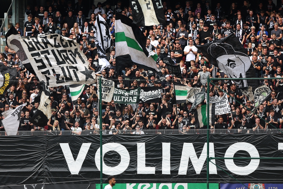 Klagenfurt - Sturm Graz
Oesterreichische Fussball Bundesliga, 30. Runde, SK Austria Klagenfurt - SK Sturm Graz, Woerthersee Stadion Klagenfurt, 08.05.2022. 

Foto zeigt Fans von Sturm mit einem Spruchband fuer Ivica Osim (ehem. Trainer Sturm)
Schlüsselwörter: sturmflut