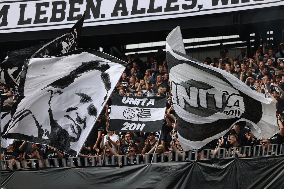 Klagenfurt - Sturm Graz
Oesterreichische Fussball Bundesliga, 30. Runde, SK Austria Klagenfurt - SK Sturm Graz, Woerthersee Stadion Klagenfurt, 08.05.2022. 

Foto zeigt Fans von Sturm mit einem Spruchband fuer Ivica Osim (ehem. Trainer Sturm)
Schlüsselwörter: unita