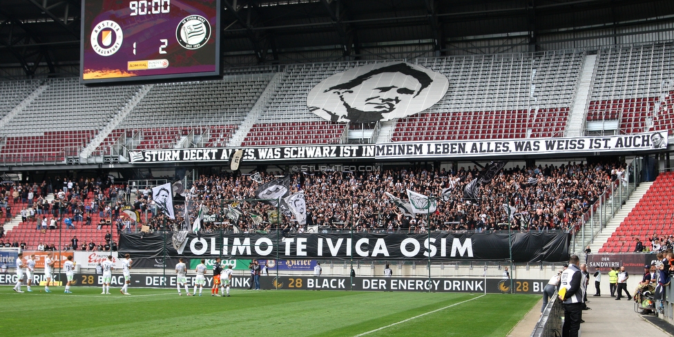 Klagenfurt - Sturm Graz
Oesterreichische Fussball Bundesliga, 30. Runde, SK Austria Klagenfurt - SK Sturm Graz, Woerthersee Stadion Klagenfurt, 08.05.2022. 

Foto zeigt die Mannschaft von Sturm und Fans von Sturm
