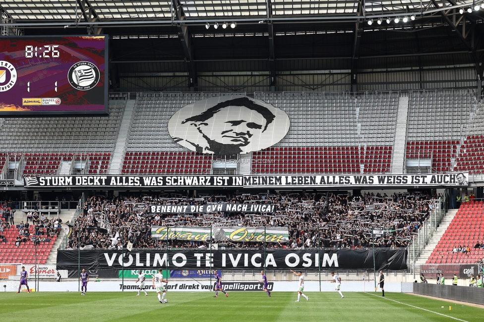 Klagenfurt - Sturm Graz
Oesterreichische Fussball Bundesliga, 30. Runde, SK Austria Klagenfurt - SK Sturm Graz, Woerthersee Stadion Klagenfurt, 08.05.2022. 

Foto zeigt Fans von Sturm mit einem Spruchband fuer Ivica Osim (ehem. Trainer Sturm)
Schlüsselwörter: schals