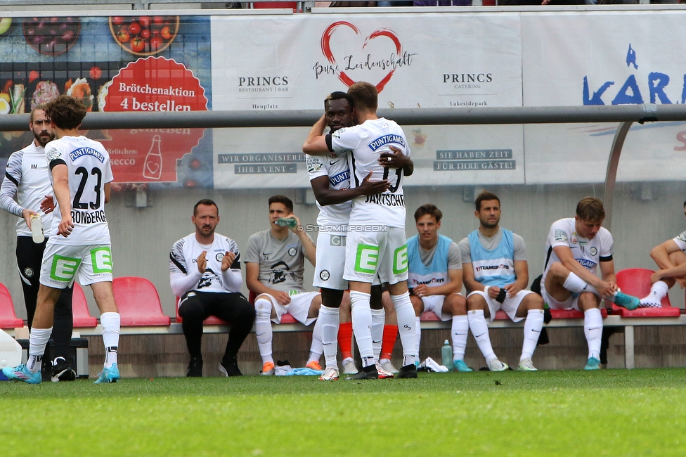 Klagenfurt - Sturm Graz
Oesterreichische Fussball Bundesliga, 30. Runde, SK Austria Klagenfurt - SK Sturm Graz, Woerthersee Stadion Klagenfurt, 08.05.2022. 

Foto zeigt Anderson Niangbo (Sturm) und Jakob Jantscher (Sturm)
