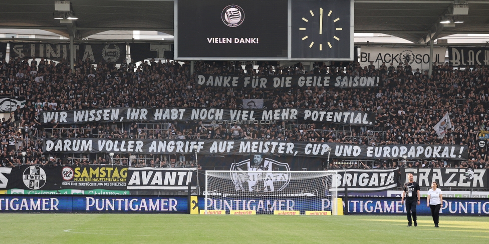 Sturm Graz - Wolfsberg
Oesterreichische Fussball Bundesliga, 31. Runde, SK Sturm Graz - Wolfsberger AC, Stadion Liebenau Graz, 15.05.2022. 

Foto zeigt Fans von Sturm mit einem Spruchband
Schlüsselwörter: saison