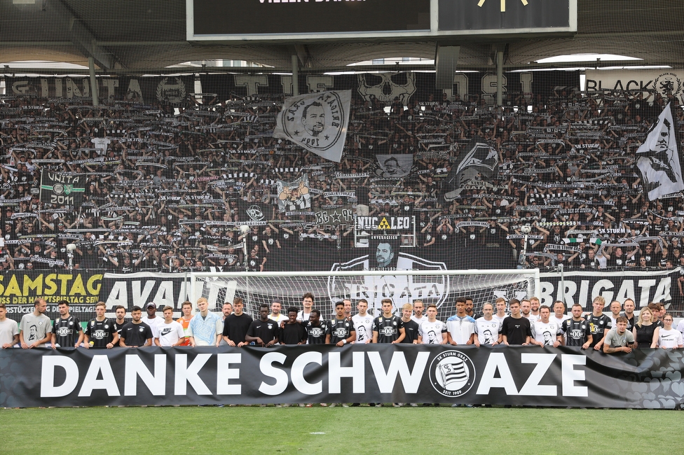 Sturm Graz - Wolfsberg
Oesterreichische Fussball Bundesliga, 31. Runde, SK Sturm Graz - Wolfsberger AC, Stadion Liebenau Graz, 15.05.2022. 

Foto zeigt die Mannschaft von Sturm und Fans von Sturm
Schlüsselwörter: schals