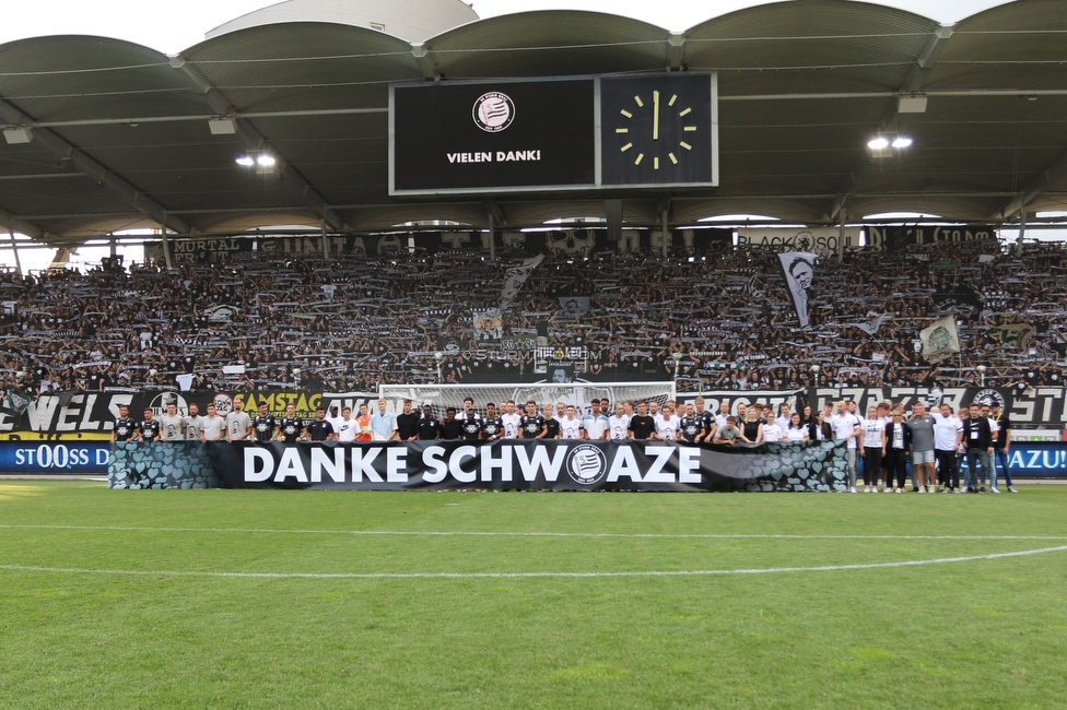 Sturm Graz - Wolfsberg
Oesterreichische Fussball Bundesliga, 31. Runde, SK Sturm Graz - Wolfsberger AC, Stadion Liebenau Graz, 15.05.2022. 

Foto zeigt Fans von Sturm und die Mannschaft von Sturm
Schlüsselwörter: schals