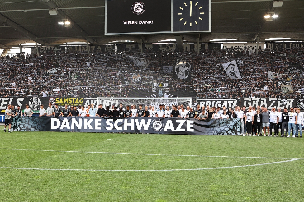 Sturm Graz - Wolfsberg
Oesterreichische Fussball Bundesliga, 31. Runde, SK Sturm Graz - Wolfsberger AC, Stadion Liebenau Graz, 15.05.2022. 

Foto zeigt Fans von Sturm und die Mannschaft von Sturm
