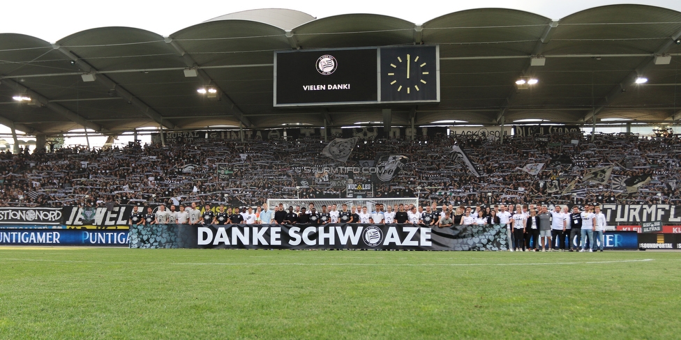 Sturm Graz - Wolfsberg
Oesterreichische Fussball Bundesliga, 31. Runde, SK Sturm Graz - Wolfsberger AC, Stadion Liebenau Graz, 15.05.2022. 

Foto zeigt Fans von Sturm und die Mannschaft von Sturm
Schlüsselwörter: schals