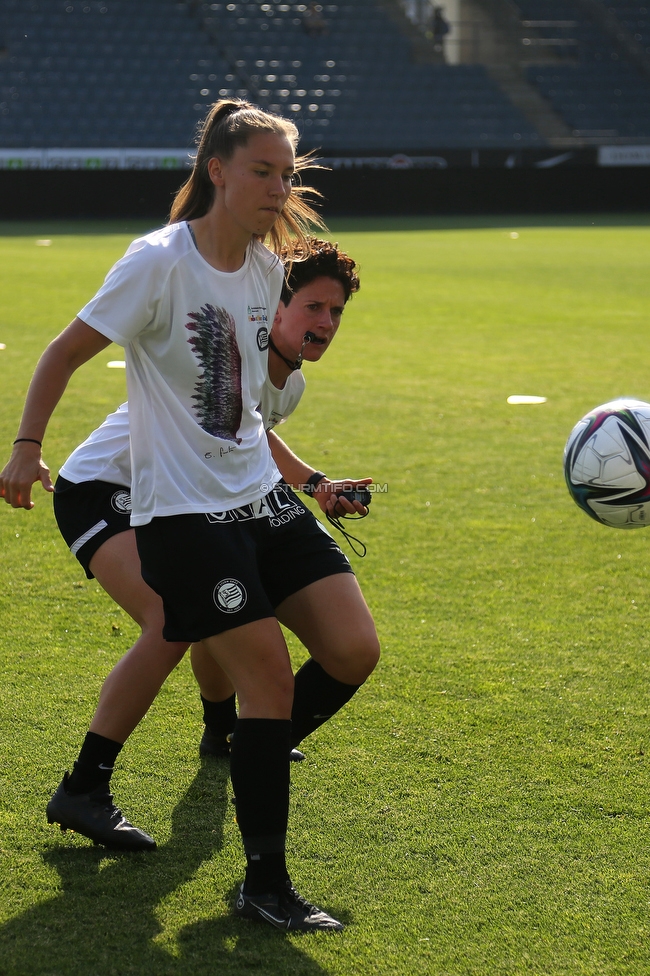 Sturm Damen - Neulengbach
OEFB Frauen Bundesliga, 17. Runde, SK Sturm Graz Damen - USV Neulengbach, Stadion Liebenau Graz, 20.05.2022. 

Foto zeigt Stefanie Grossgasteiger (Sturm Damen) Emily Cancienne (Assistenz Trainer Sturm Damen)
