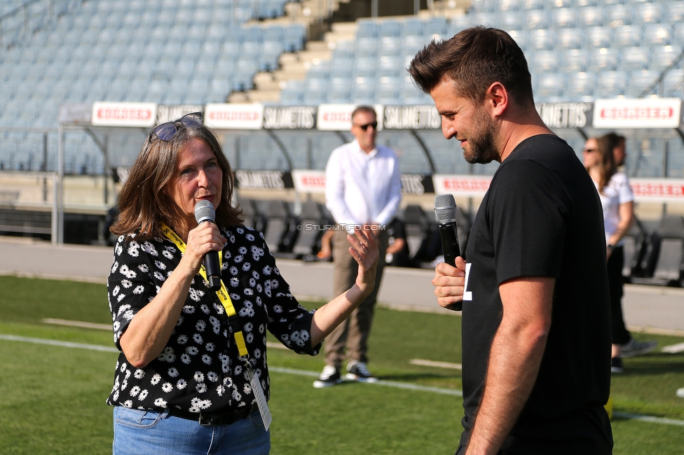 Sturm Damen - Neulengbach
OEFB Frauen Bundesliga, 17. Runde, SK Sturm Graz Damen - USV Neulengbach, Stadion Liebenau Graz, 20.05.2022. 

Foto zeigt Elke Kahr (Buergermeisterin) und Thomas Seidl (Stadionsprecher Sturm)
