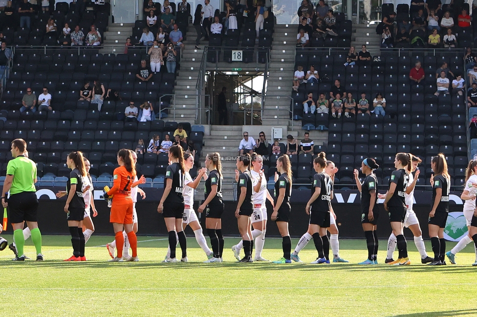 Sturm Damen - Neulengbach
OEFB Frauen Bundesliga, 17. Runde, SK Sturm Graz Damen - USV Neulengbach, Stadion Liebenau Graz, 20.05.2022. 

Foto zeigt den Einlauf der Mannschaft von Neulengbach und der Sturm Damen
