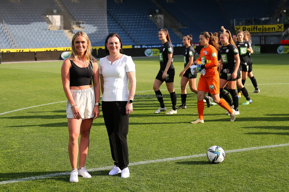 Sturm Damen - Neulengbach
OEFB Frauen Bundesliga, 17. Runde, SK Sturm Graz Damen - USV Neulengbach, Stadion Liebenau Graz, 20.05.2022. 

Foto zeigt Corinna Kamper und Michaela Hiden (Oleovital)
