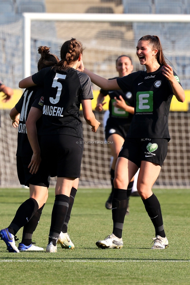 Sturm Damen - Neulengbach
OEFB Frauen Bundesliga, 17. Runde, SK Sturm Graz Damen - USV Neulengbach, Stadion Liebenau Graz, 20.05.2022. 

Foto zeigt Michela Croatto (Sturm Damen) und Julia Magerl (Sturm Damen) und Anna Malle (Sturm Damen)
Schlüsselwörter: torjubel