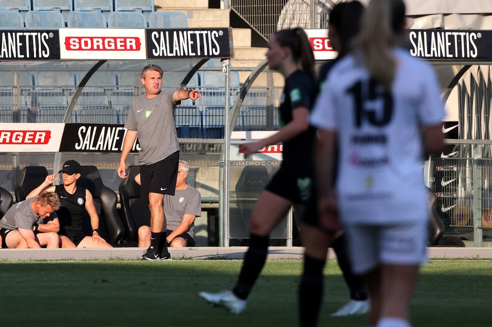 Sturm Damen - Neulengbach
OEFB Frauen Bundesliga, 17. Runde, SK Sturm Graz Damen - USV Neulengbach, Stadion Liebenau Graz, 20.05.2022. 

Foto zeigt Christian Lang (Cheftrainer Sturm Damen)
