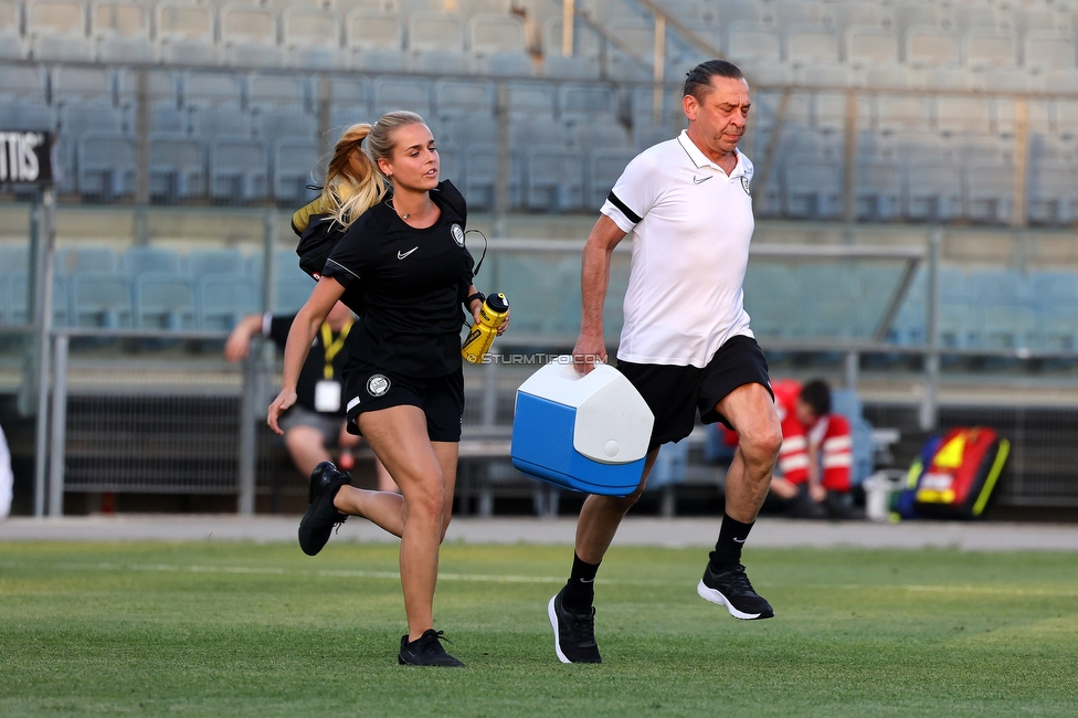 Sturm Damen - Neulengbach
OEFB Frauen Bundesliga, 17. Runde, SK Sturm Graz Damen - USV Neulengbach, Stadion Liebenau Graz, 20.05.2022. 

Foto zeigt Carmen Schauer (Betreuerin Sturm Damen)
