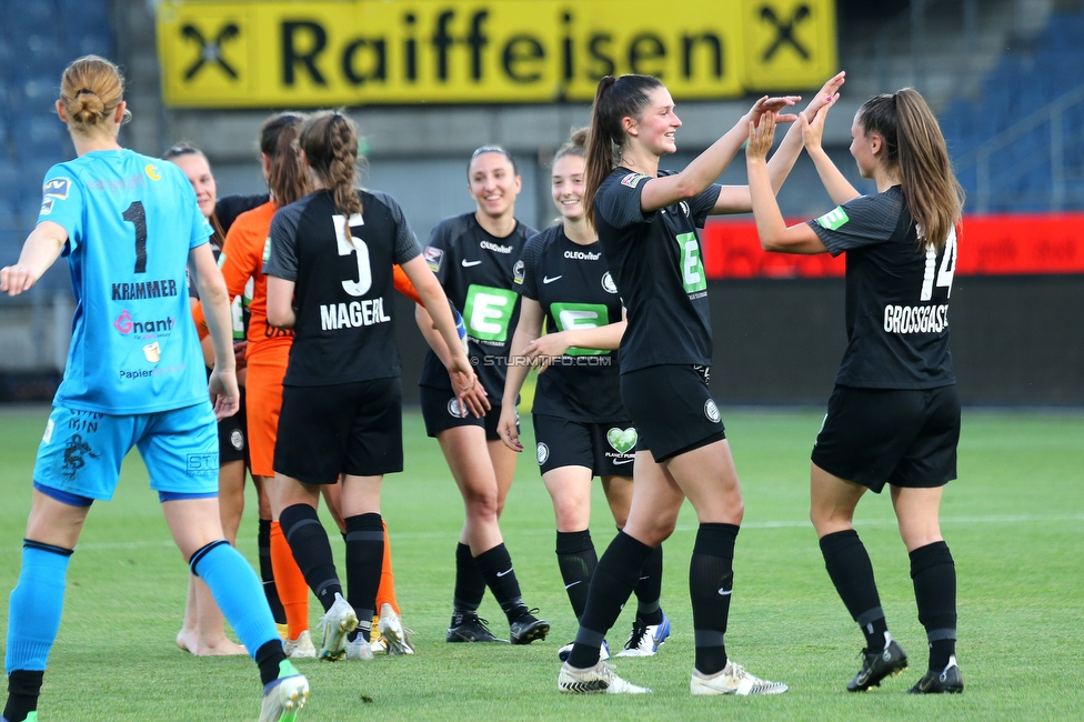 Sturm Damen - Neulengbach
OEFB Frauen Bundesliga, 17. Runde, SK Sturm Graz Damen - USV Neulengbach, Stadion Liebenau Graz, 20.05.2022. 

Foto zeigt Anna Malle (Sturm Damen) und Stefanie Grossgasteiger (Sturm Damen)
Schlüsselwörter: jubel