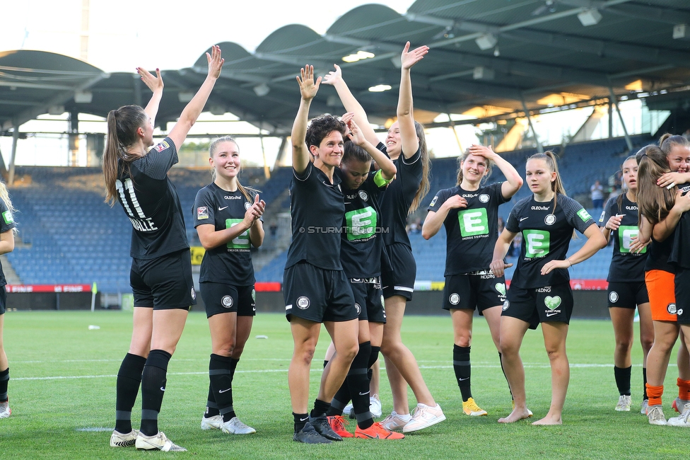 Sturm Damen - Neulengbach
OEFB Frauen Bundesliga, 17. Runde, SK Sturm Graz Damen - USV Neulengbach, Stadion Liebenau Graz, 20.05.2022. 

Foto zeigt Emily Cancienne (Assistenz Trainer Sturm Damen)
Schlüsselwörter: jubel