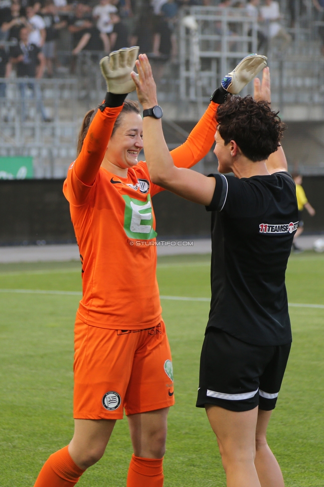 Sturm Damen - Neulengbach
OEFB Frauen Bundesliga, 17. Runde, SK Sturm Graz Damen - USV Neulengbach, Stadion Liebenau Graz, 20.05.2022. 

Foto zeigt Vanessa Gritzner (Sturm Damen) und Emily Cancienne (Assistenz Trainer Sturm Damen)
Schlüsselwörter: jubel